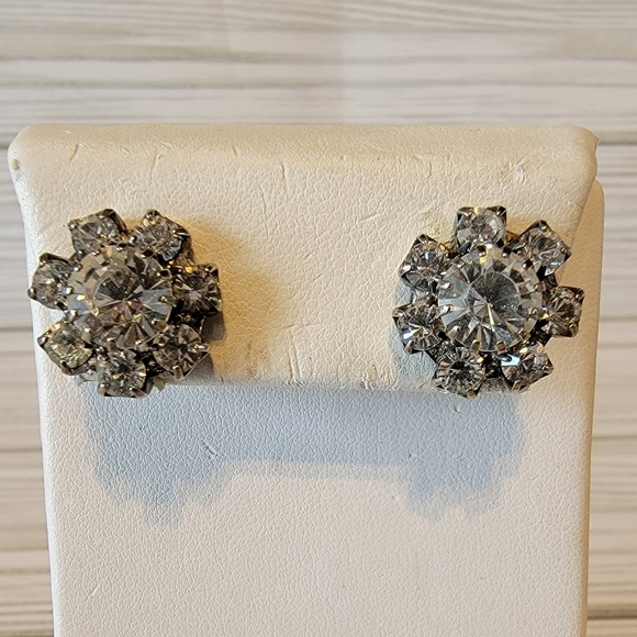 None Jewelry - Vintage Clear Rhinestone Floral Cluster Silver Tone Pierced Earrings